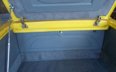 Ford-Roadster-1932-Yellow-Custom-leather-9