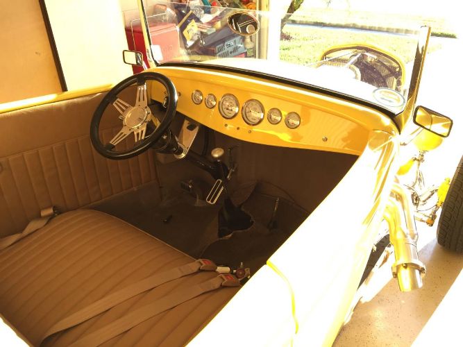 Ford-Roadster-1932-Yellow-Leather-Carrera-3