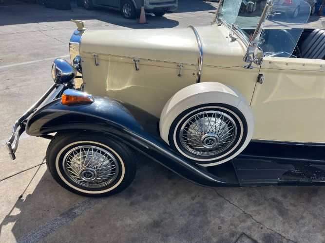 Ford-Roadster-1977-10