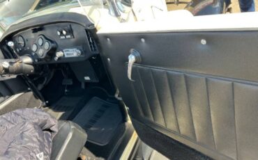 Ford-Roadster-1977-13