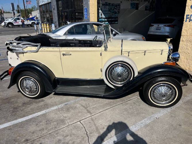 Ford-Roadster-1977-3
