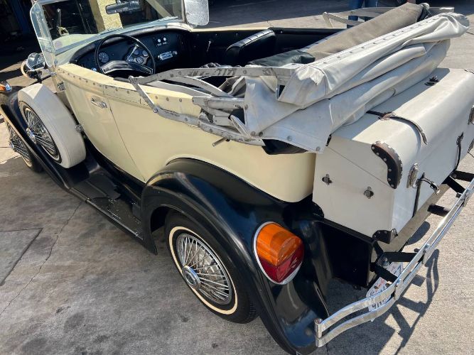 Ford-Roadster-1977-6