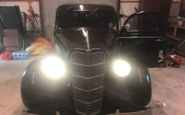 Ford-Sedan-1935