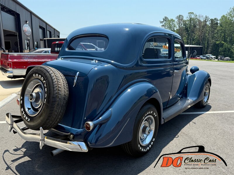 Ford-Sedan-1936-26