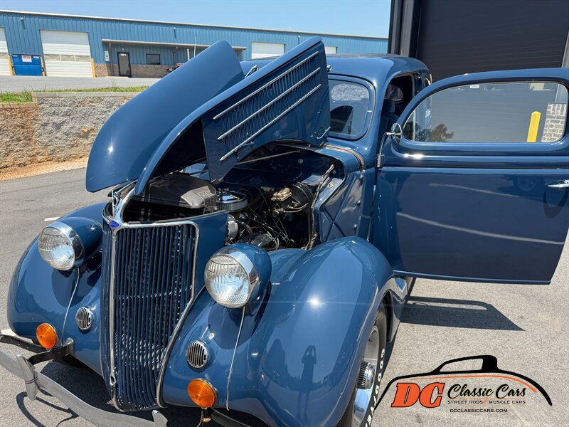 Ford-Sedan-1936-3