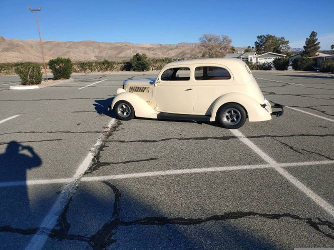 Ford-Sedan-1936-Cream-Tan-3