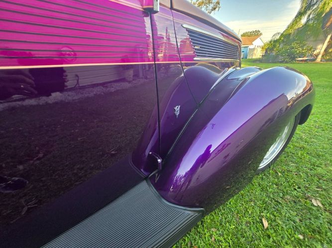 Ford-Sedan-1937-Purple-14