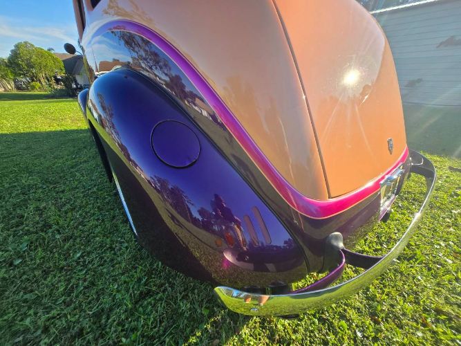 Ford-Sedan-1937-Purple-17