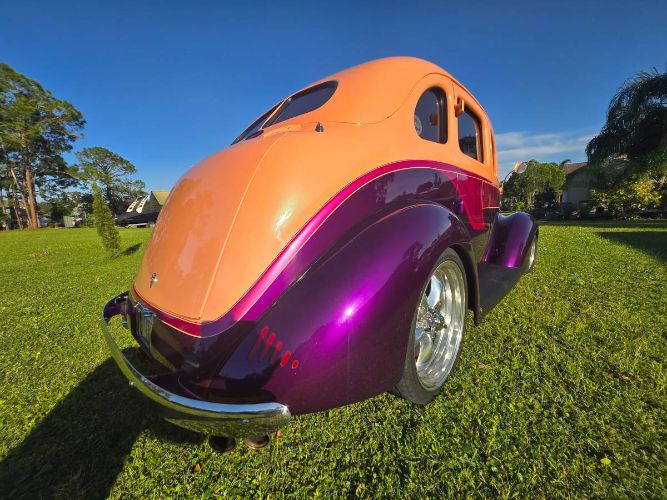 Ford-Sedan-1937-Purple-21