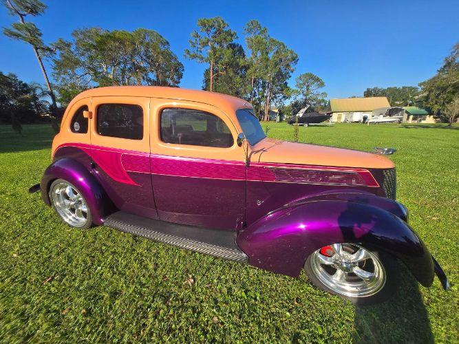 Ford-Sedan-1937-Purple-22