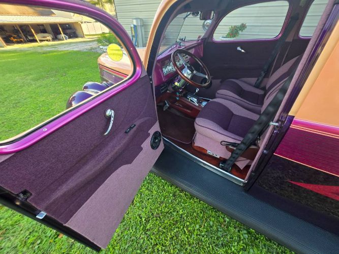 Ford-Sedan-1937-Purple-3