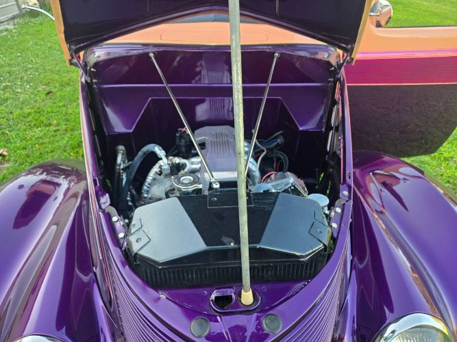 Ford-Sedan-1937-Purple-5