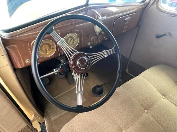 Ford-Sedan-1937-Yellow-Tan-11