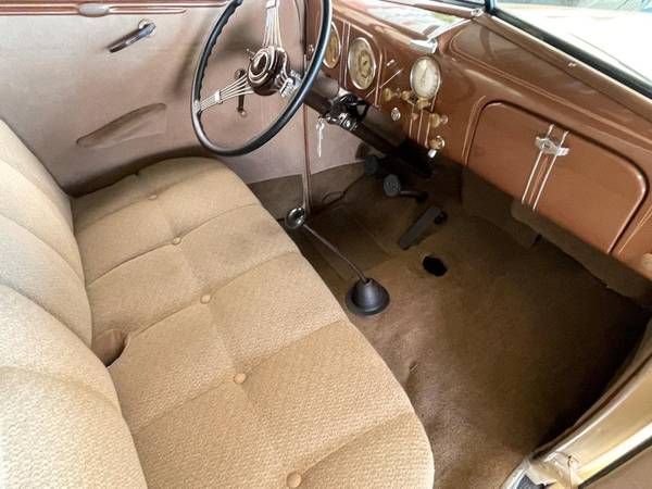 Ford-Sedan-1937-Yellow-Tan-12