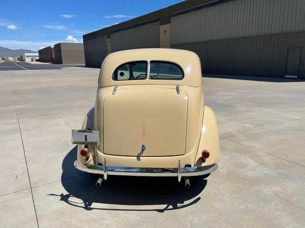 Ford-Sedan-1937-Yellow-Tan-13