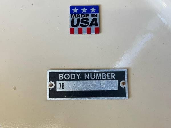 Ford-Sedan-1937-Yellow-Tan-3