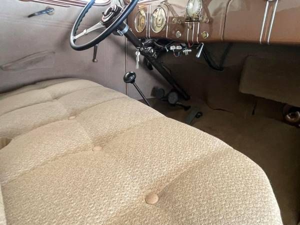 Ford-Sedan-1937-Yellow-Tan-8