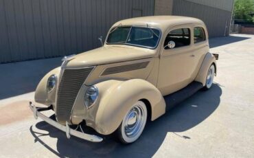 Ford-Sedan-1937-Yellow-Tan-9