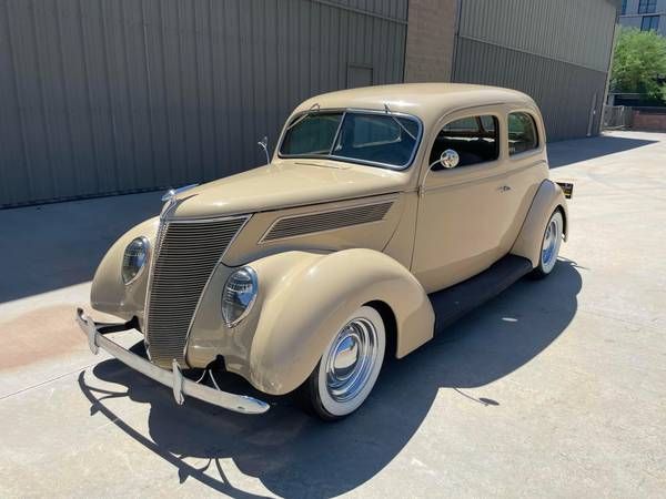 Ford-Sedan-1937-Yellow-Tan-9