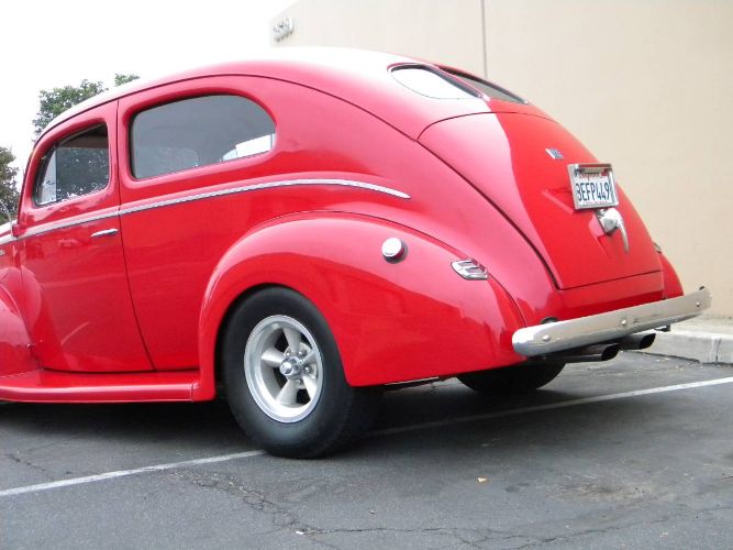 Ford-Sedan-1940-Red-1