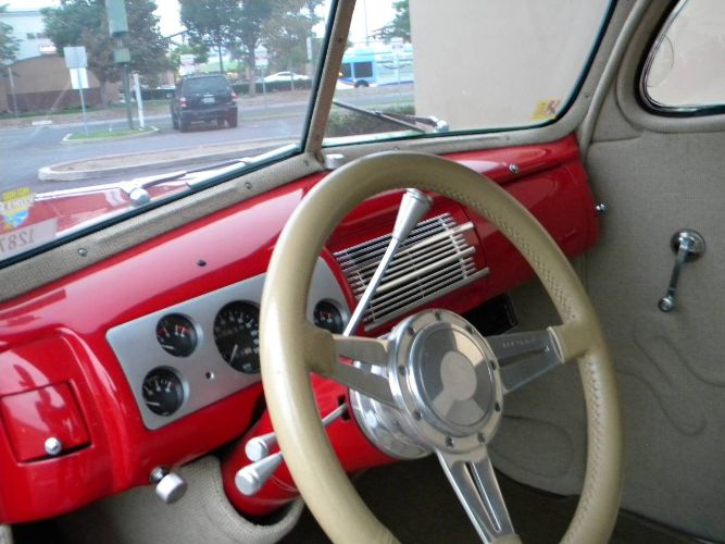Ford-Sedan-1940-Red-4