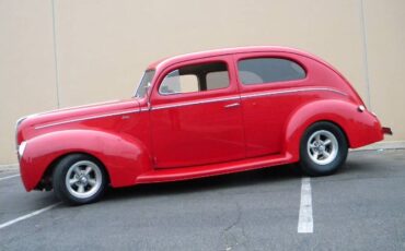 Ford-Sedan-1940-Red-8