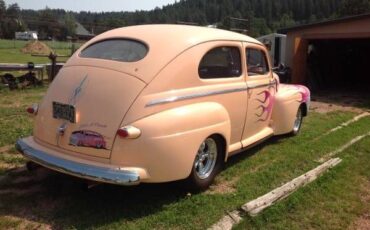 Ford-Sedan-1942