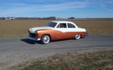 Ford-Sedan-1951-3