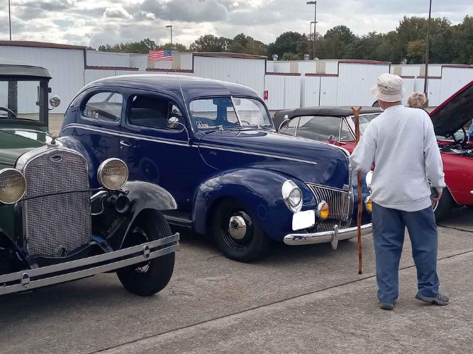 Ford-Standard-1940-Blue-4