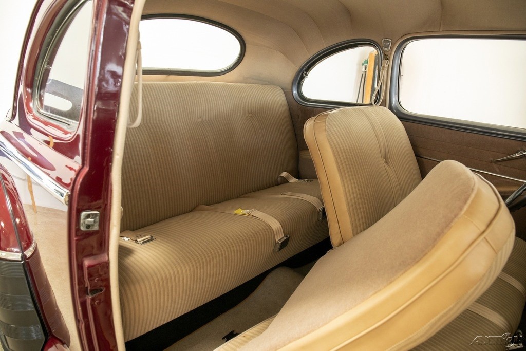 Ford-Super-Deluxe-1947-Coupe-12