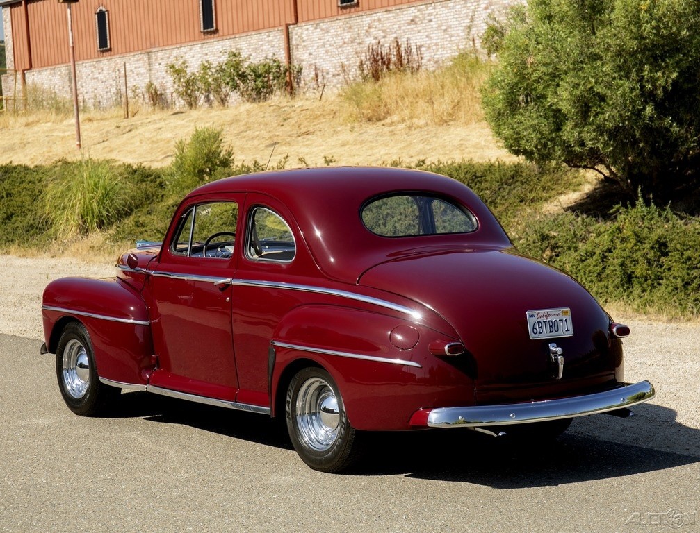 Ford-Super-Deluxe-1947-Coupe-2