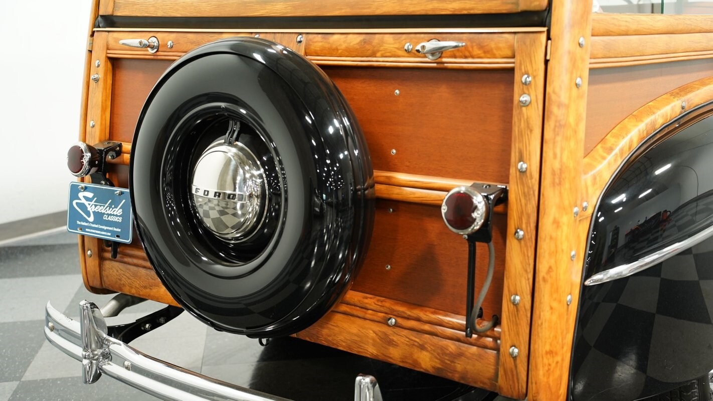 Ford-Super-Deluxe-1948-Station-Wagon-23