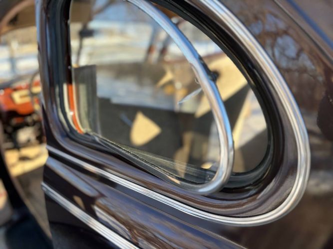 Ford-Super-deluxe-1941-Black-Cherry-20