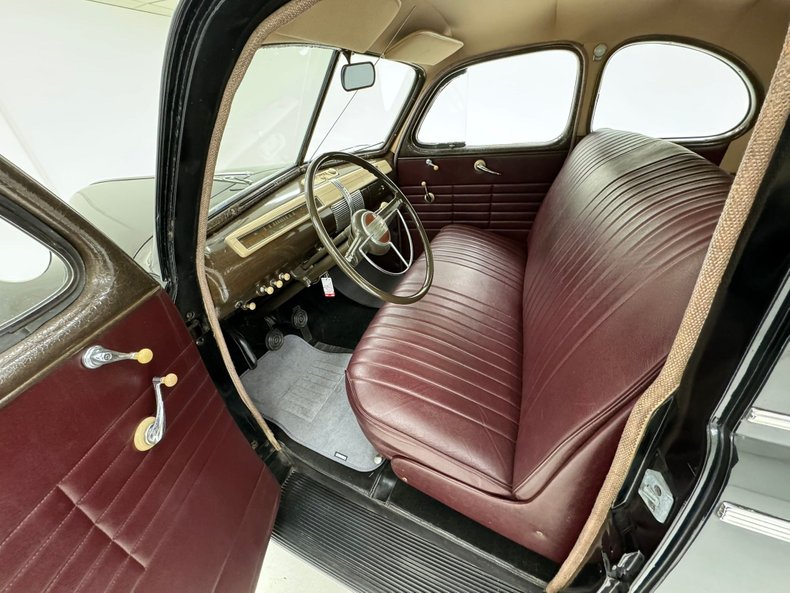 Ford-Super-deluxe-1941-Black-Oxblood-38