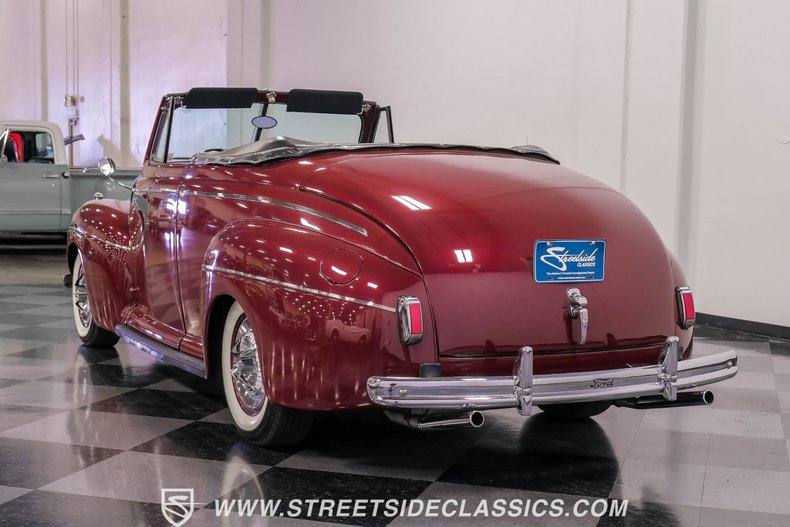 Ford-Super-deluxe-1941-Burgundy-Black-1
