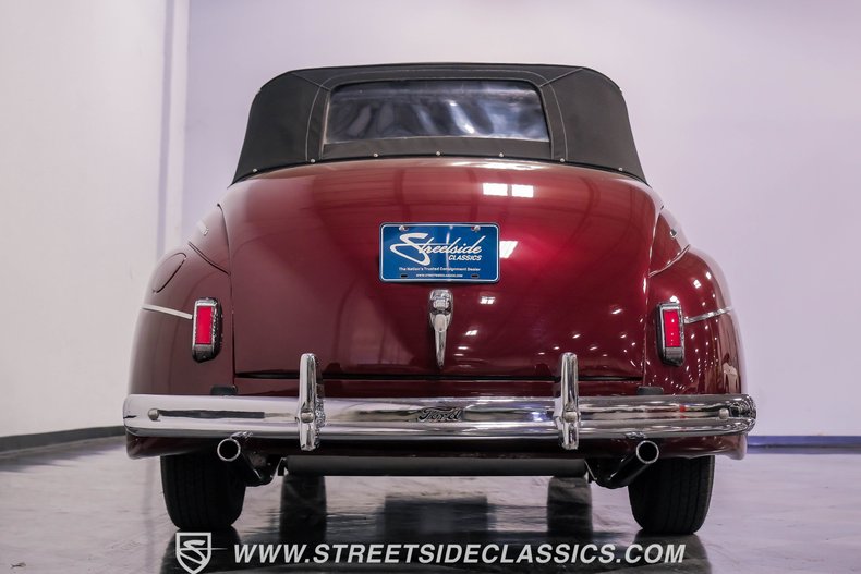Ford-Super-deluxe-1941-Burgundy-Black-10