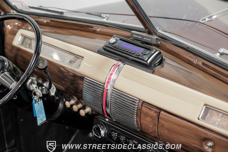 Ford-Super-deluxe-1941-Burgundy-Black-17