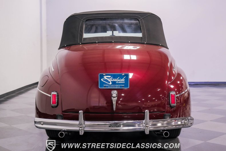 Ford-Super-deluxe-1941-Burgundy-Black-20