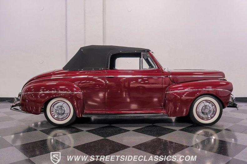 Ford-Super-deluxe-1941-Burgundy-Black-23