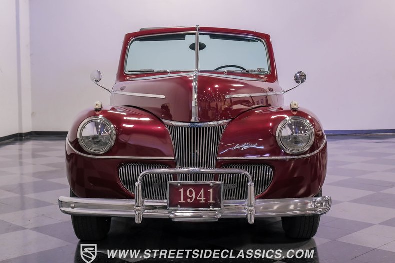 Ford-Super-deluxe-1941-Burgundy-Black-25