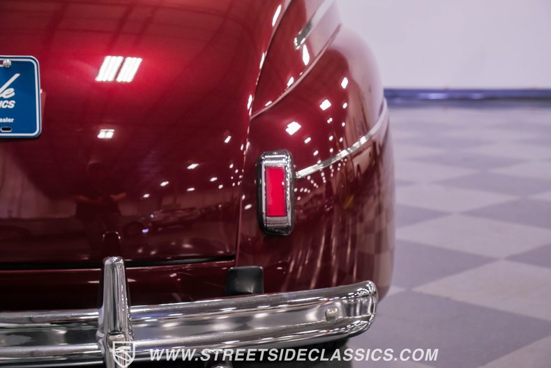 Ford-Super-deluxe-1941-Burgundy-Black-3