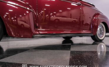 Ford-Super-deluxe-1941-Burgundy-Black-30