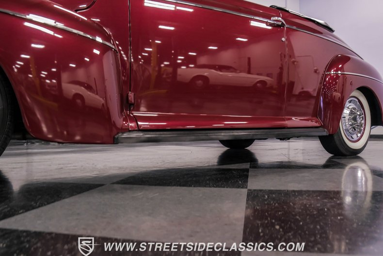 Ford-Super-deluxe-1941-Burgundy-Black-30