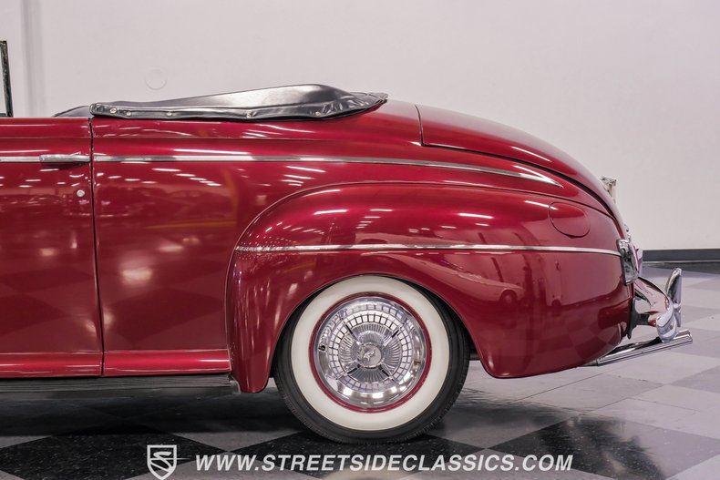Ford-Super-deluxe-1941-Burgundy-Black-32