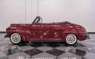 Ford-Super-deluxe-1941-Burgundy-Black-36