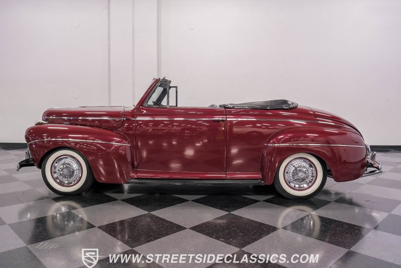Ford-Super-deluxe-1941-Burgundy-Black-36