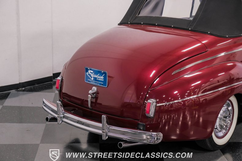 Ford-Super-deluxe-1941-Burgundy-Black-37
