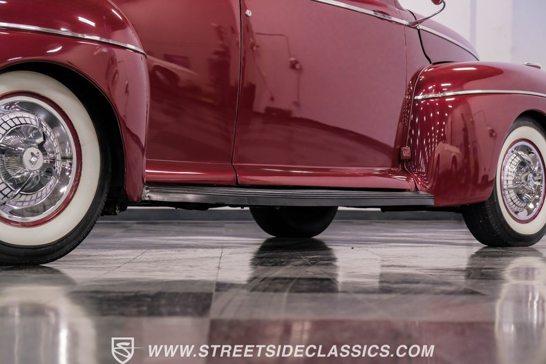 Ford-Super-deluxe-1941-Burgundy-Black-38
