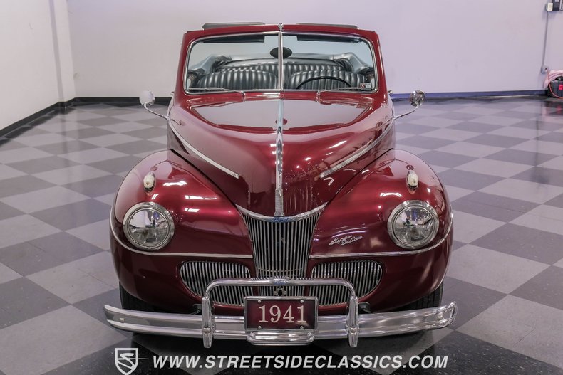 Ford-Super-deluxe-1941-Burgundy-Black-40