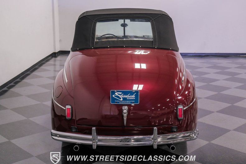Ford-Super-deluxe-1941-Burgundy-Black-41